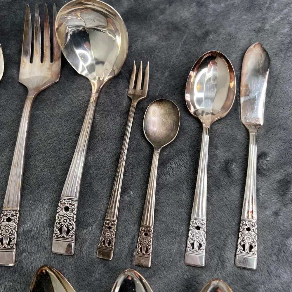Oneida Community Silverplate Coronation Flatware Lot 41 Piece Serving Dinner